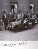Partenza della prima gara per autoimmobili davanti all'Istituto Rizzoli: Bologna: 6 maggio 1951