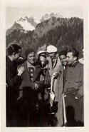 Gruppo di persone con Pio Marsilli all'arrivo all'ultima frazione dello sci d'oro del re: San Martino di Castrozza: 1937