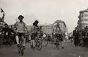 Studenti in tandem in sfilata in via Irnerio: festa delle matricole: Bologna: 1960