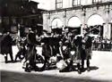 Studenti in kilt della balla bolognese in piazza Maggiore: festa delle matricole: Bologna: 1960