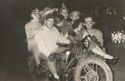 Feriae matricularum: Bologna, 1956: studenti su moto Guzzi