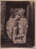 Vases canopes et ornements funérairés