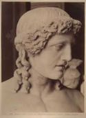 Epoque grecque: tête de l'Apollon  archaïque: Louvre