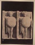 Rilievo con due Atena in marmo pentelico trovato ad Atene: museo archeologico nazionale: Atene