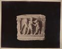 Sarcofago numero 1189: facciata minore con Ercole e un Fauno: museo archeologico nazionale: Atene