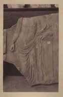Stele funeraria mutila in marmo pentelico trovata a Laurium: museo archeologico nazionale: Atene