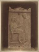[Stele funeraria in marmo pentelico di Rodilla e Aristulla trovata a Peiraios: museo archeologico nazionale: Atene]