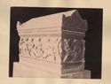 Sarcofago del periodo romano con caccia al cinghiale sul lato maggiore: museo archeologico nazionale: Atene