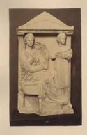Stele funeraria in marmo bianco di Kallisto Philokratous Konthulethen: museo archeologico nazionale: Atene