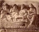 Stele funeraria marmorea con banchetto funebre e barca di Caronte: Kerameikos: Atene