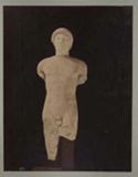 Kouros di marmo pario trovato in Boezia: museo archeologico nazionale: Atene