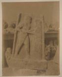 Stele raffigurante coppie di figure in rilievo su entrambi i lati: museo archeologico: Sparta