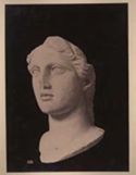 Testa marmorea femminile: museo archeologico nazionale: Atene