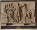 [Rilievo con Asklepio seduto e Igea mentre ricevono in dono un cavallo: museo archeologico nazionale: Atene]