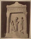 Stele funeraria di epoca romana: museo archeologico nazionale: Atene