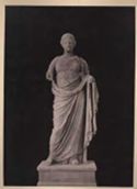 Statua colossale di Temi in marmo pentelico trovata a Ramnus: museo archeologico nazionale: Atene