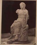 Statua femminile incompiuta in marmo pentelico di epoca romana: museo archeologico nazionale: Atene