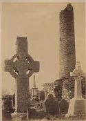 Monasterboice: lato est della Muiredach cross e la round tower