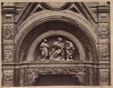 Bologna: basilica di S. Petronio: portale destro: lunetta con il Cristo deposto