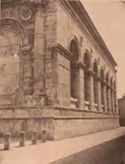 Rimini: tempio malatestiano, fianco destro: arcate con sette sarcofagi di personaggi illustri