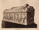 Sarcofago etrusco con figura distesa e scene di battaglia: museo nazionale tarquiniese: Tarquinia