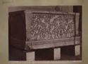 Roma: portico della basilica di S. Lorenzo fuori le Mura: sarcofago rappresentante la vendemmia (4. secolo)