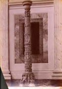 Roma: basilica di S. Paolo fuori le Mura: candelabro scolpito in marmo (12. secolo)
