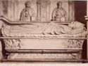 Roma: chiesa di S. Prassede: monumento del card[inal]e Alano vescovo di Sabina, il sarcofago (15. secolo)