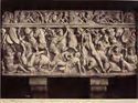 Roma: museo Capitolino: sarcofago rappresentante la battaglia di Talamone fra romani e galli (scultura antica)