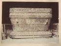 Sarcofago proveniente dalla tomba di Cecilia Metella: palazzo Farnese, portico: Roma