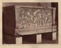 Roma: basilica di S. Lorenzo fuori le Mura: sarcofago cristiano con bassorilievi rappresentanti la vendemmia 4. [i.e. 6.] secolo)