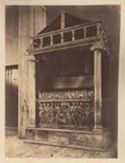 Tomba del cardinale Fieschi con sarcofago romano: basilica di S. Lorenzo fuori le Mura, portico: Roma
