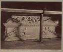 Firenze: sagrestia di S. Lorenzo: sarcofago di [Giovanni Bicci] de' Medici e della sua consorte; Donatello