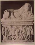 Volterra: museo nazionale: urna cineraria romano-etrusca, rappresentante un combattimento