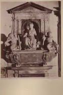 Firenze: (chiesa dei SS. Apostoli): sepolcro dell'Arcivescovo Altoviti morto nel 1670 [1570]