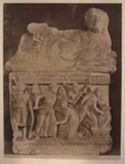 Volterra: museo nazionale: urna cineraria romano-etrusca, rappresentante Telefo nel campo Greco