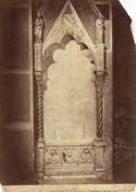 Firenze: s. Croce: monumento della famiglia Baroncelli, visto da tergo: (attribuito a Niccolò Pisano)
