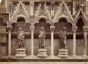 Pisa: chiesa di s. Maria della Spina: tre apostoli: dettaglio della parte superiore del fianco a mezzogiorno: (Giovanni Pisano e scuolari)