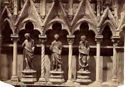 [Pisa: chiesa di s. Maria della Spina: parte superiore del fianco: particolare con tre apostoli]