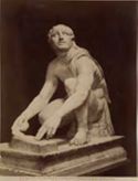 Firenze: r. galleria Uffizi: l'arrotino e lo spione: (scultura antica)