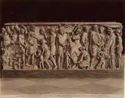Firenze: r. galleria Uffizi: sarcofago rappresentante varie fasi della vita di un uomo illustre: (scultura antica)