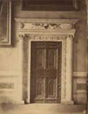 Siena: palazzo pubblico: sala del concistoro: portale marmoreo