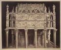 Arezzo: cattedrale: altare maggiore in marmo visto da tergo scolpito da Giov. Pisano