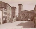 Todi: la piazza Maggiore con i palazzi del Popolo, dei Priori, e Pretorio: (13. secolo)