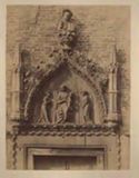 Venezia: chiesa di s. Maria Gloriosa dei Frari: cappella Corner: portale: bassorilievo con Madonna col Bambino tra due angeli