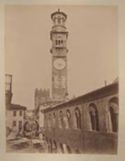 Verona: torre dei Lamberti: veduta dalla piazza delle Erbe