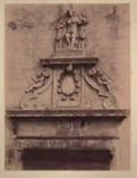 Venezia: Arsenale: depositi di pane: portale: decorazione con stemma del doge Marino Grimani sormontato dalla Giustizia