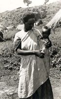 Eusene con bambino: Bonga, Ag. 1938