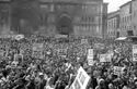 Manifestazione contro la guerra in Vietnam in piazza Maggiore: Bologna: 21 maggio 1967