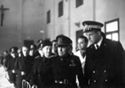 [Mussolini ed altri in visita ai degenti di una clinica universitaria di Bologna: 7 ottobre 1941]